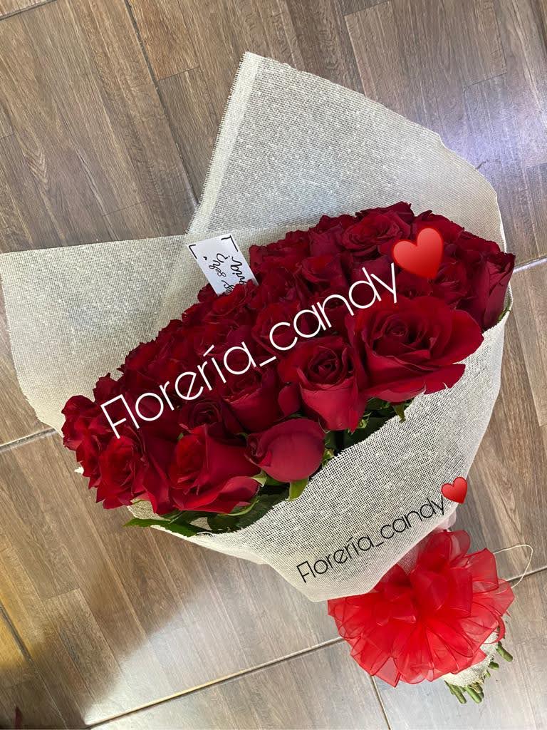 RAMO DE 50 ROSAS