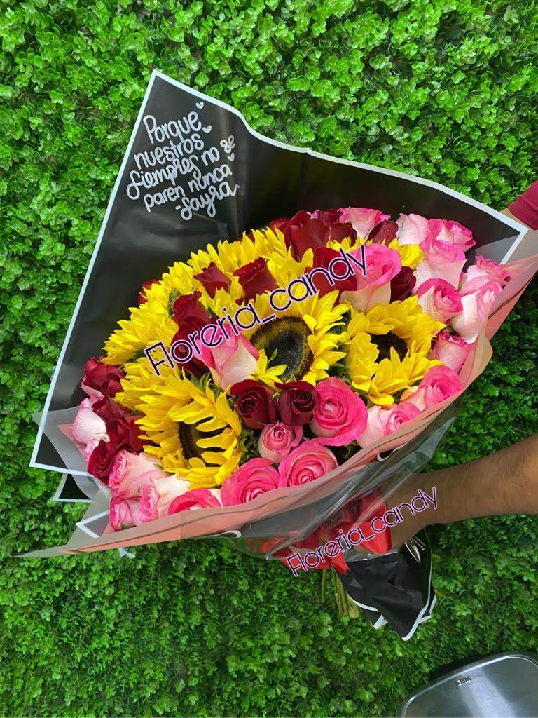 RAMO DE ROSAS CON GIRASOLES