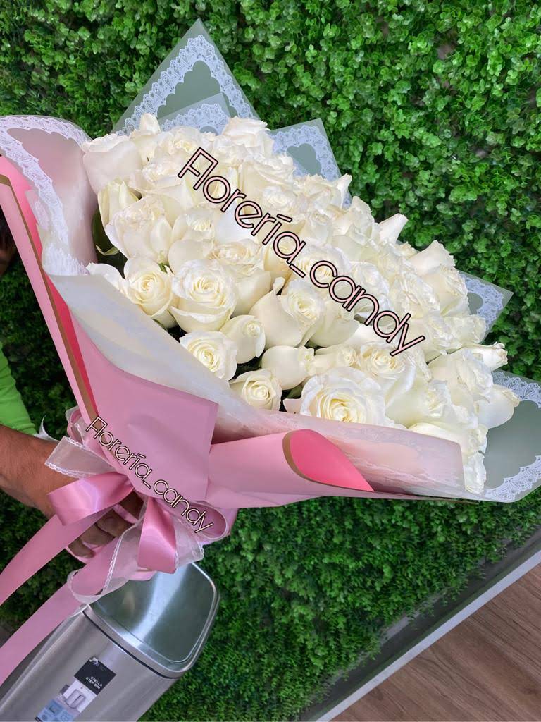 RAMO DE 100 ROSAS