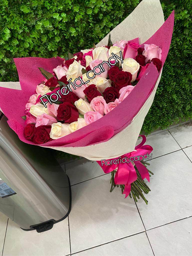 RAMO DE 100 ROSAS