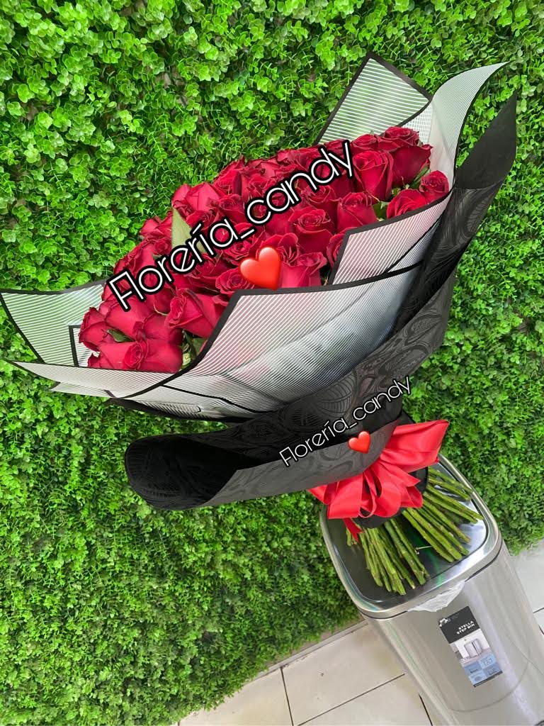 RAMO DE 100 ROSAS