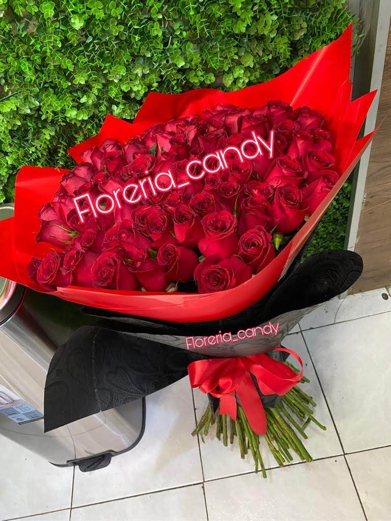 RAMO DE 100 ROSAS