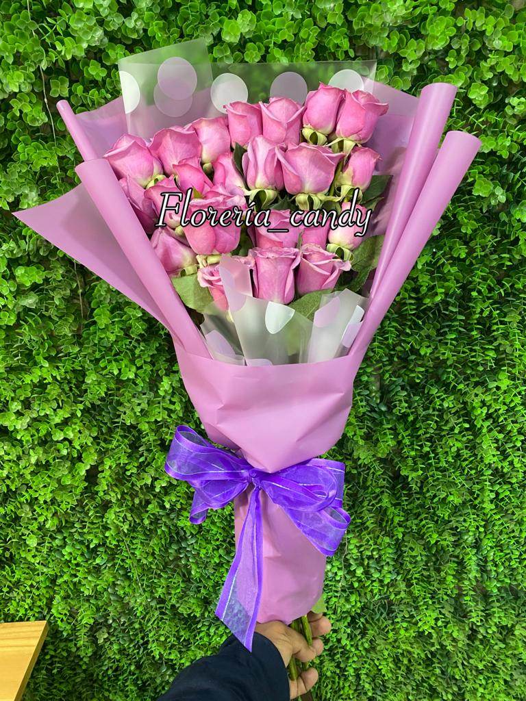 RAMO DE 24 ROSAS