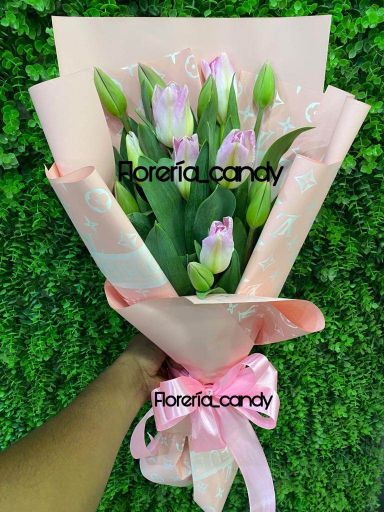RAMO DE 10 TULIPANES