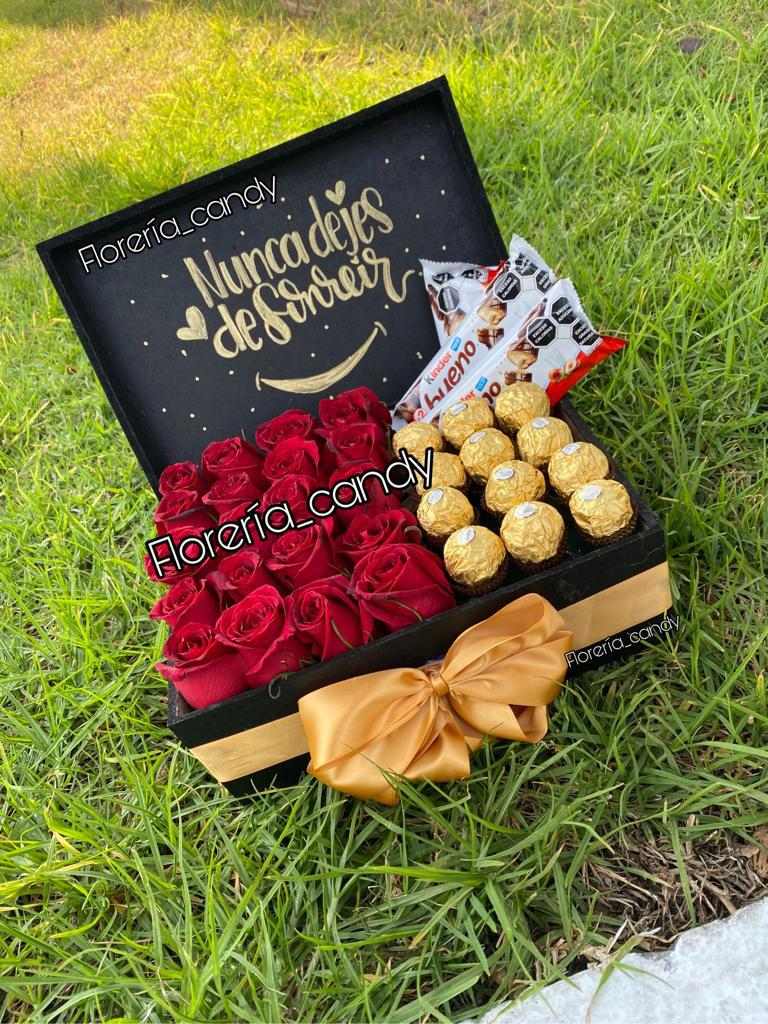 CAJA DE ROSAS CON CHOCOLATES