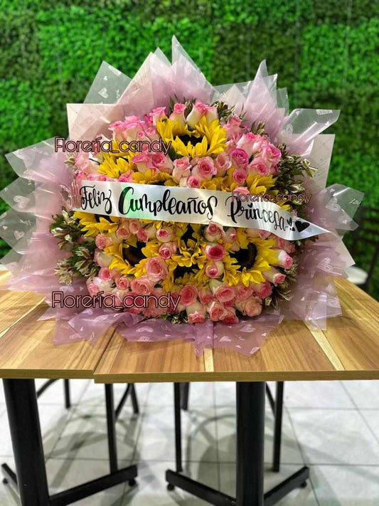 RAMO DE ROSAS CON GIRASOLES