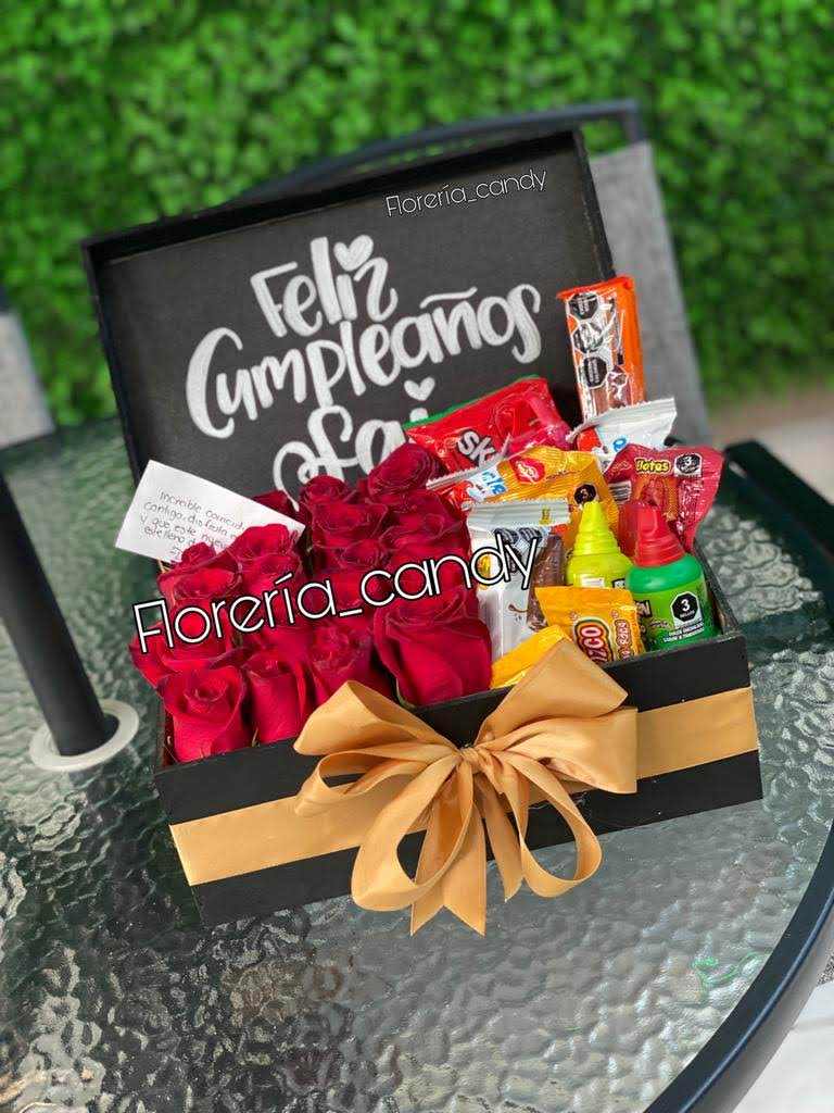 CAJA DE ROSAS CON CHOCOLATES