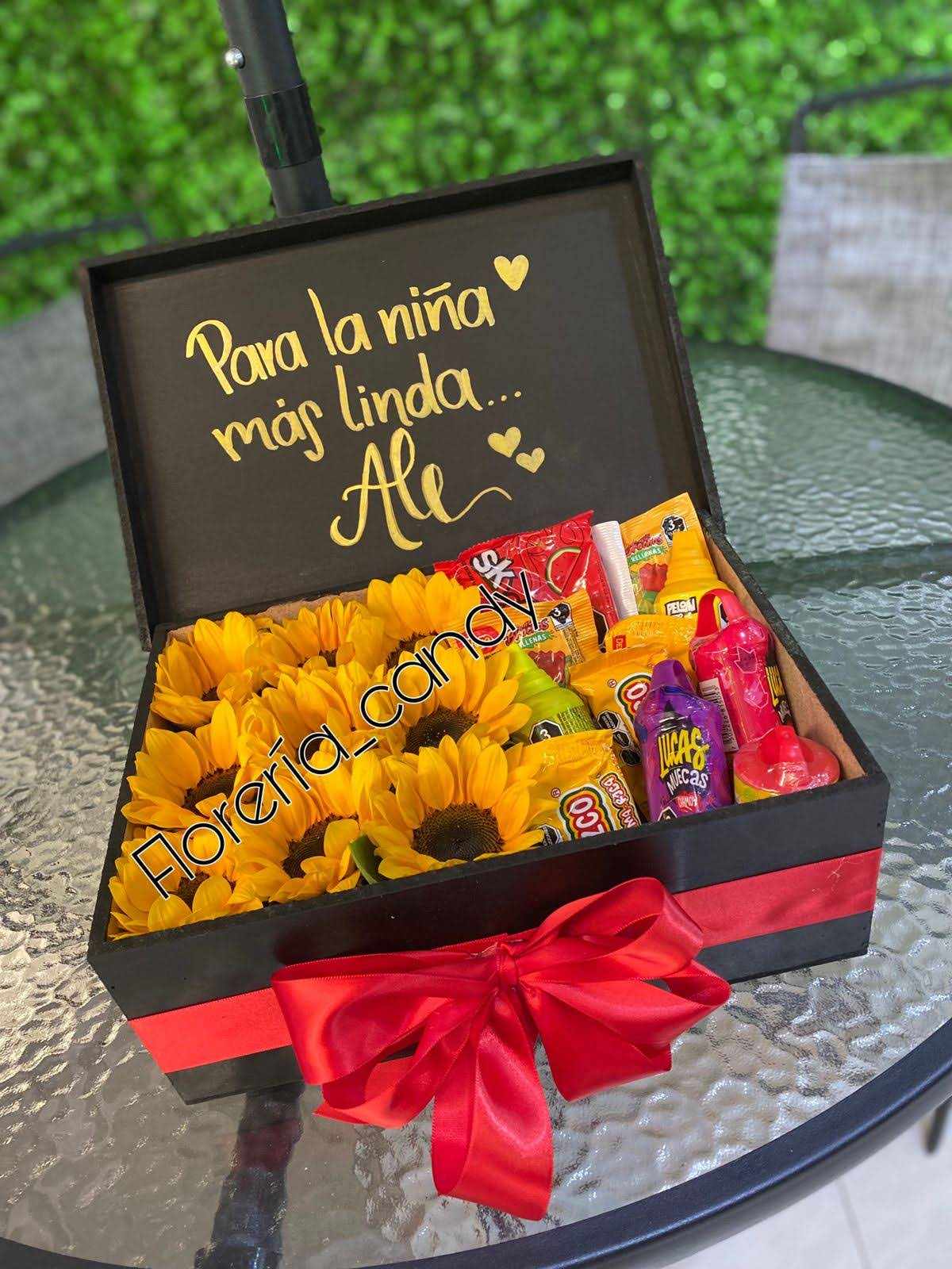 CAJA DE ROSAS CON CHOCOLATES