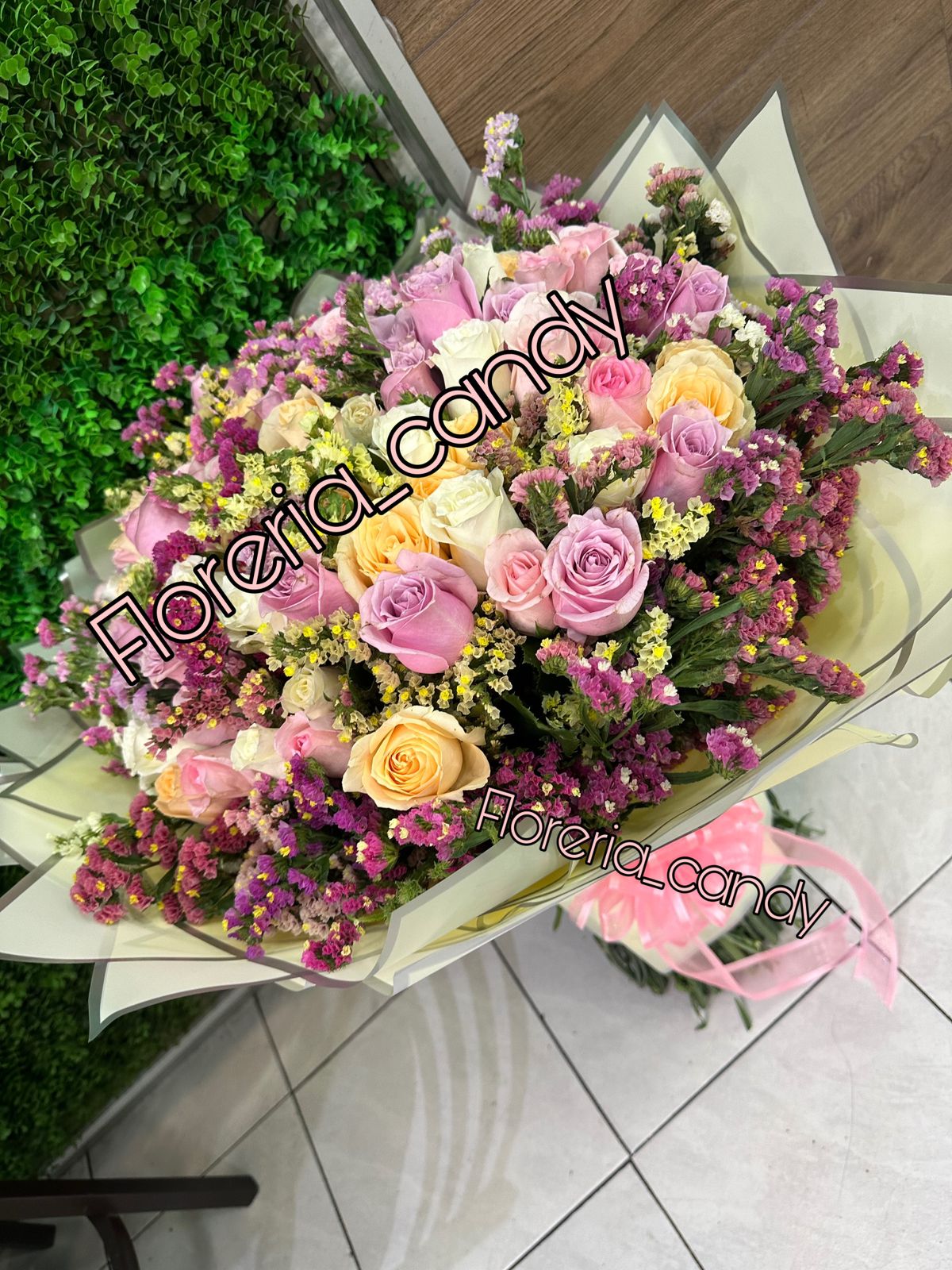 RAMO DE ROSAS CON FOLLAGE